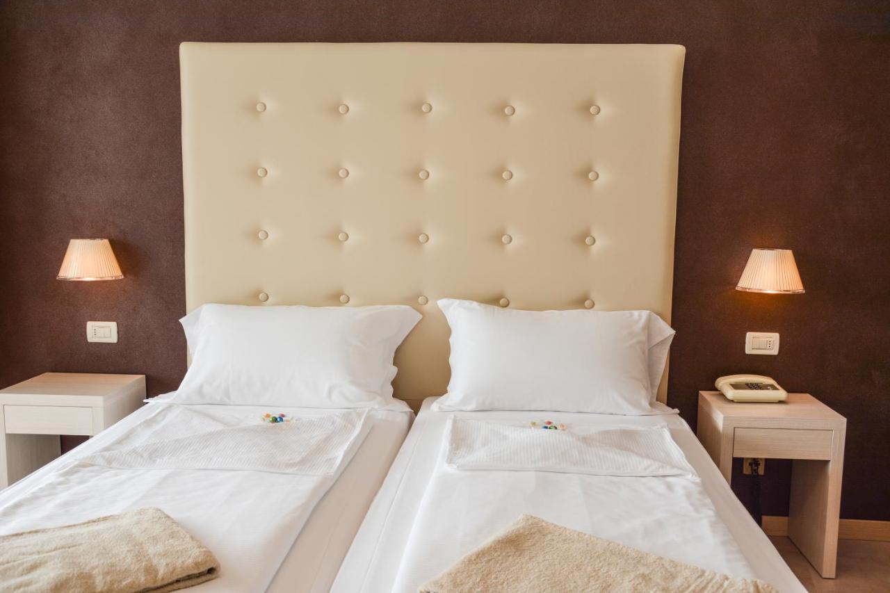 לימונה סול גרדה Hotel Astor מראה חיצוני תמונה