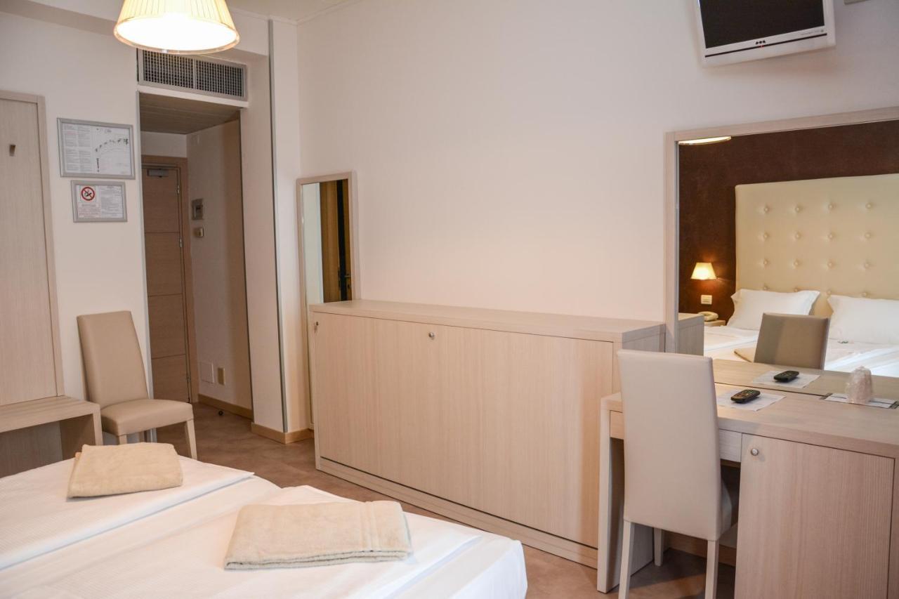 לימונה סול גרדה Hotel Astor מראה חיצוני תמונה