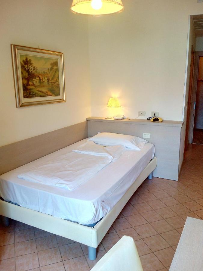 לימונה סול גרדה Hotel Astor מראה חיצוני תמונה