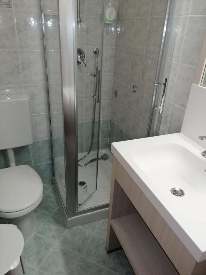 לימונה סול גרדה Hotel Astor מראה חיצוני תמונה